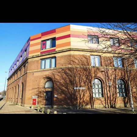 Lovely 1 Bed Apartment In Salford Manchester Bagian luar foto