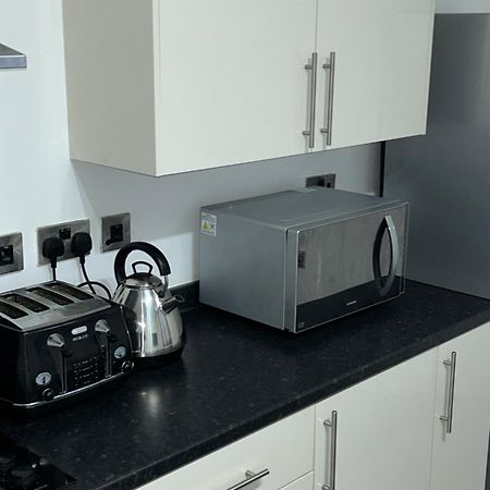 Lovely 1 Bed Apartment In Salford Manchester Bagian luar foto