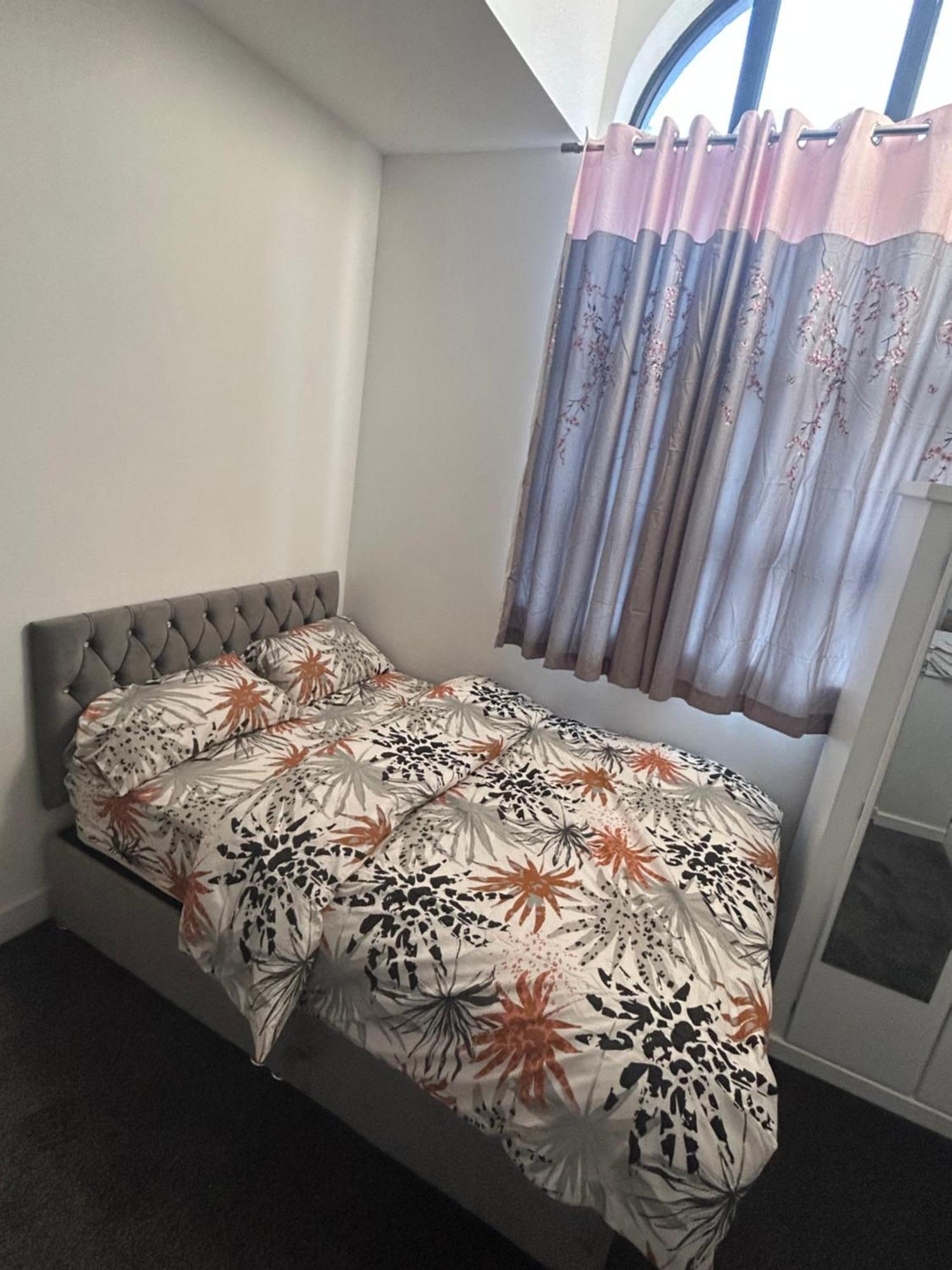 Lovely 1 Bed Apartment In Salford Manchester Bagian luar foto