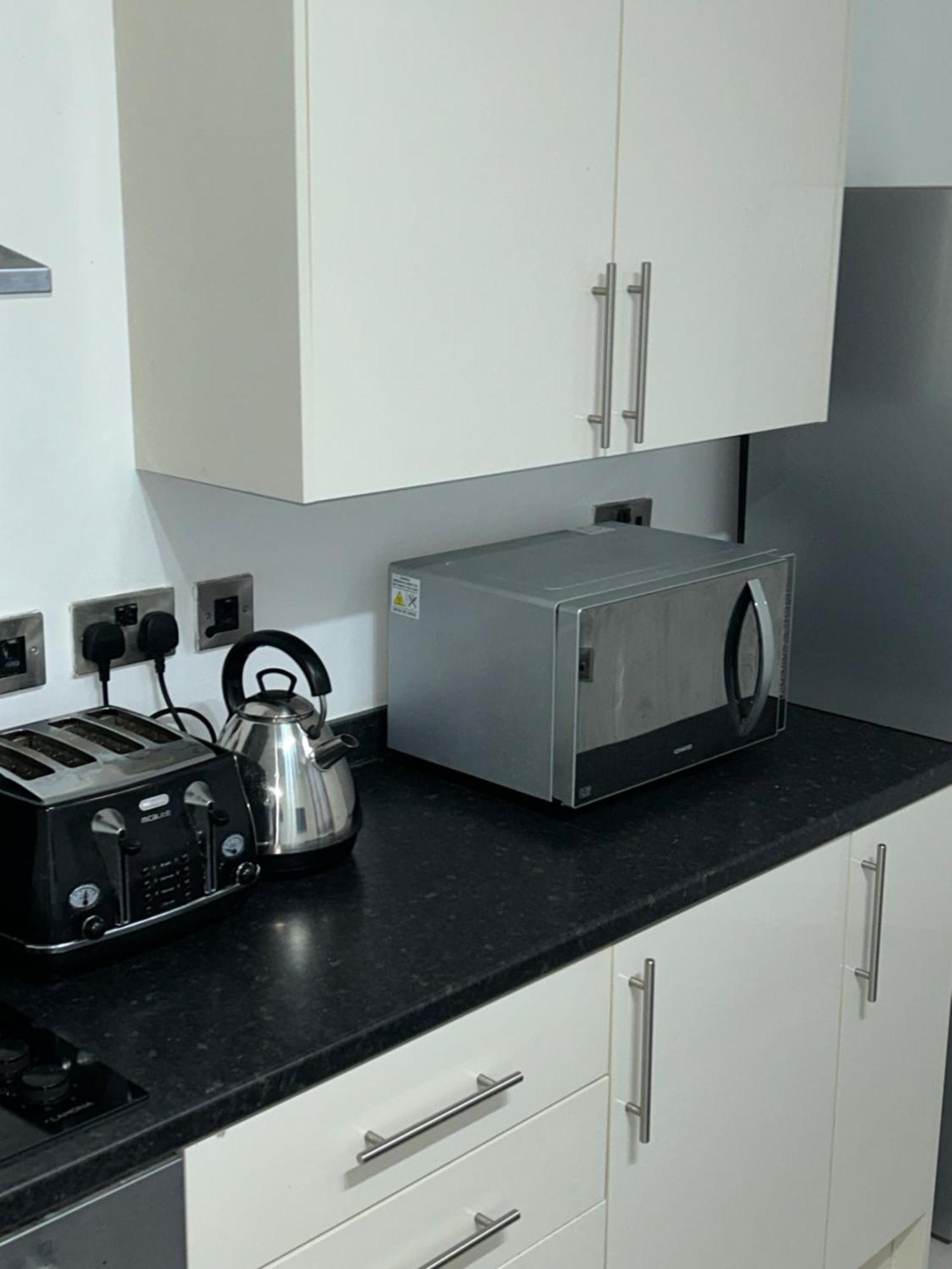 Lovely 1 Bed Apartment In Salford Manchester Bagian luar foto