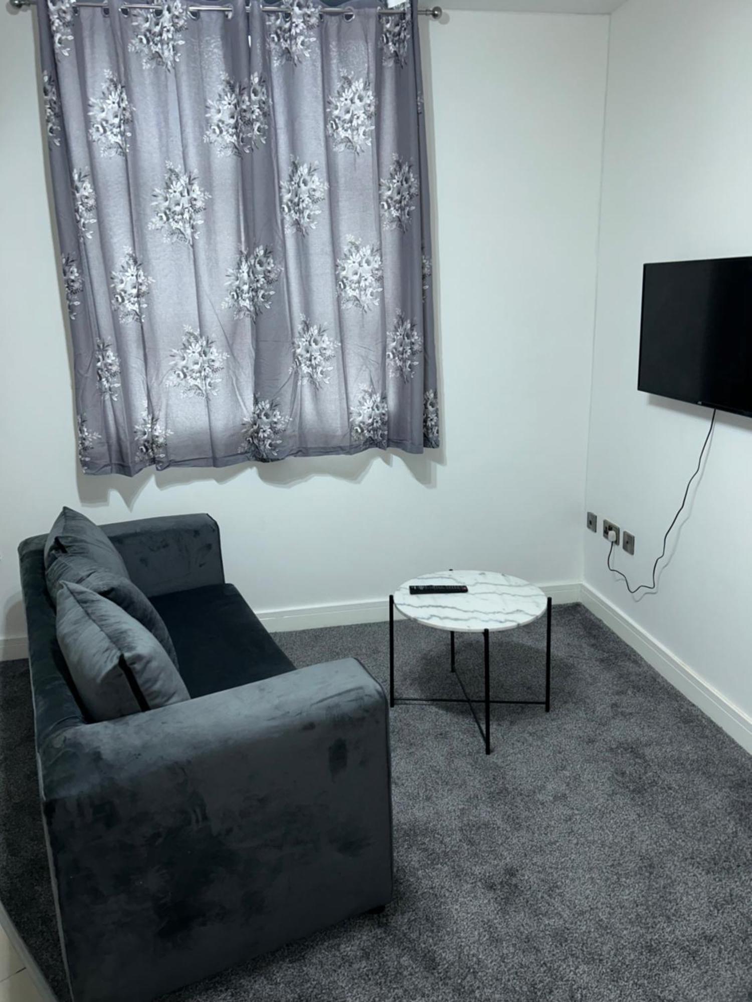 Lovely 1 Bed Apartment In Salford Manchester Bagian luar foto